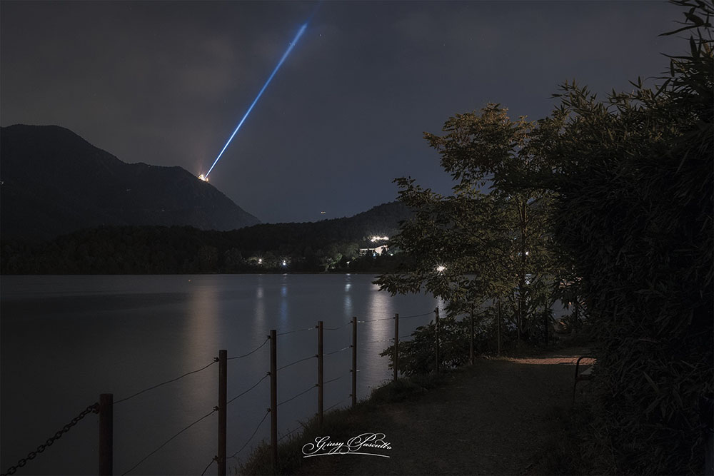 La Spada di San Michele illumina il Lago di Avigliana (Giusy Pascullo)